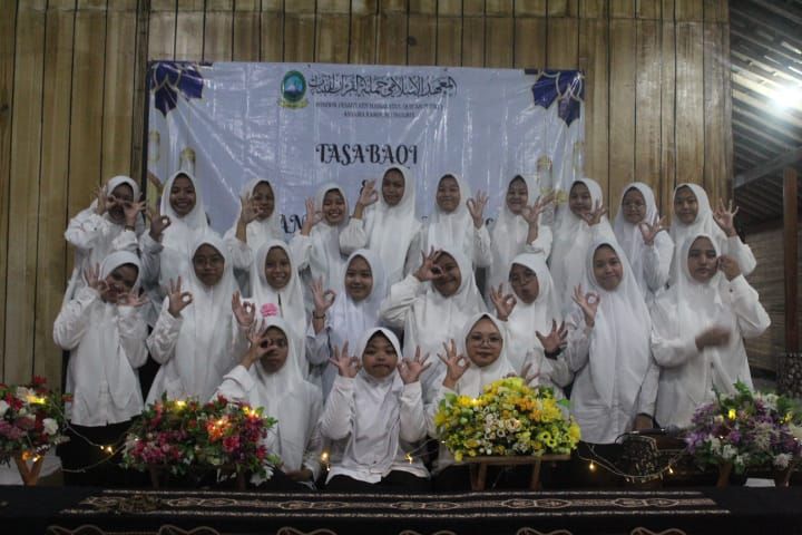 Menjadi Pemimpin di Jalan Qur’an: Santri Baru dan Pengurus Hamalatul Quran Dilantik