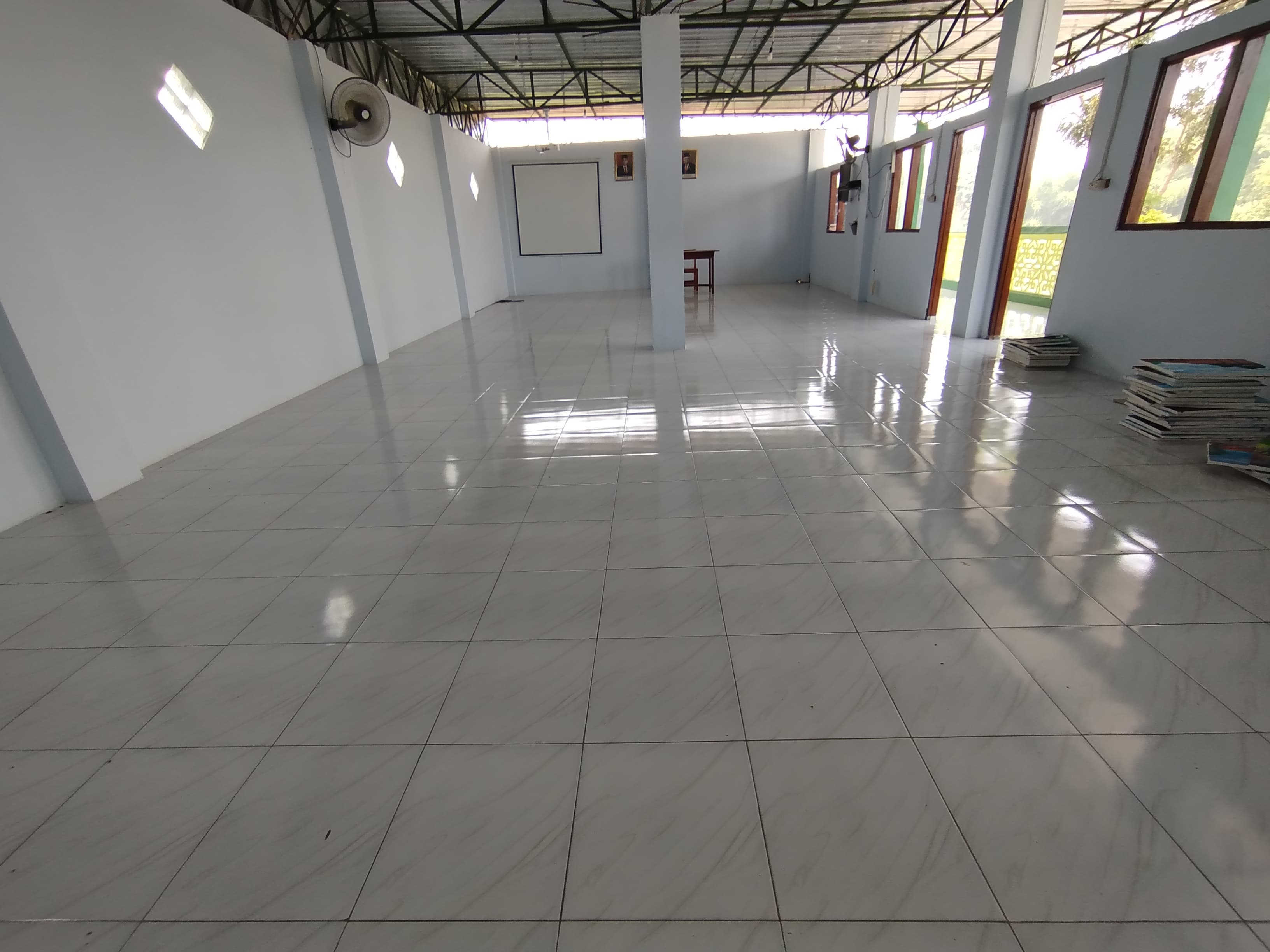 AULA SMP HAMALATUL QURAN RINGINAGUNG